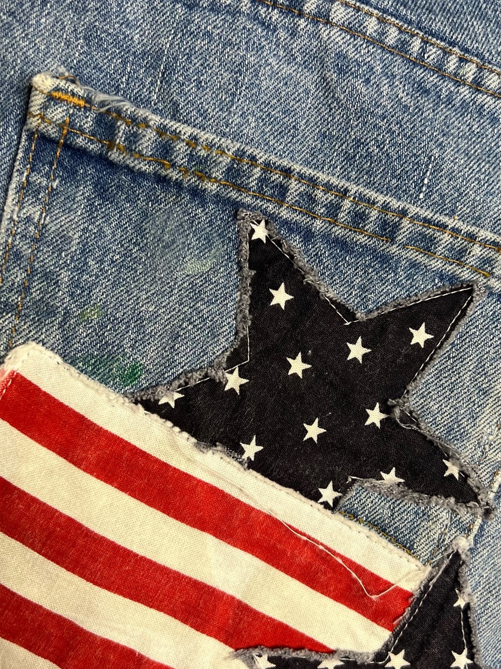 Levi’s Cutoff American Flag Shorts - Picture 5 of 6